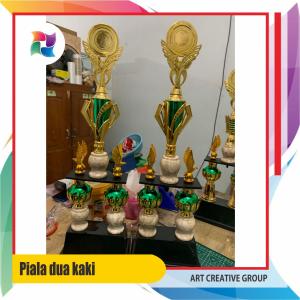 PIALA DUA KAKI